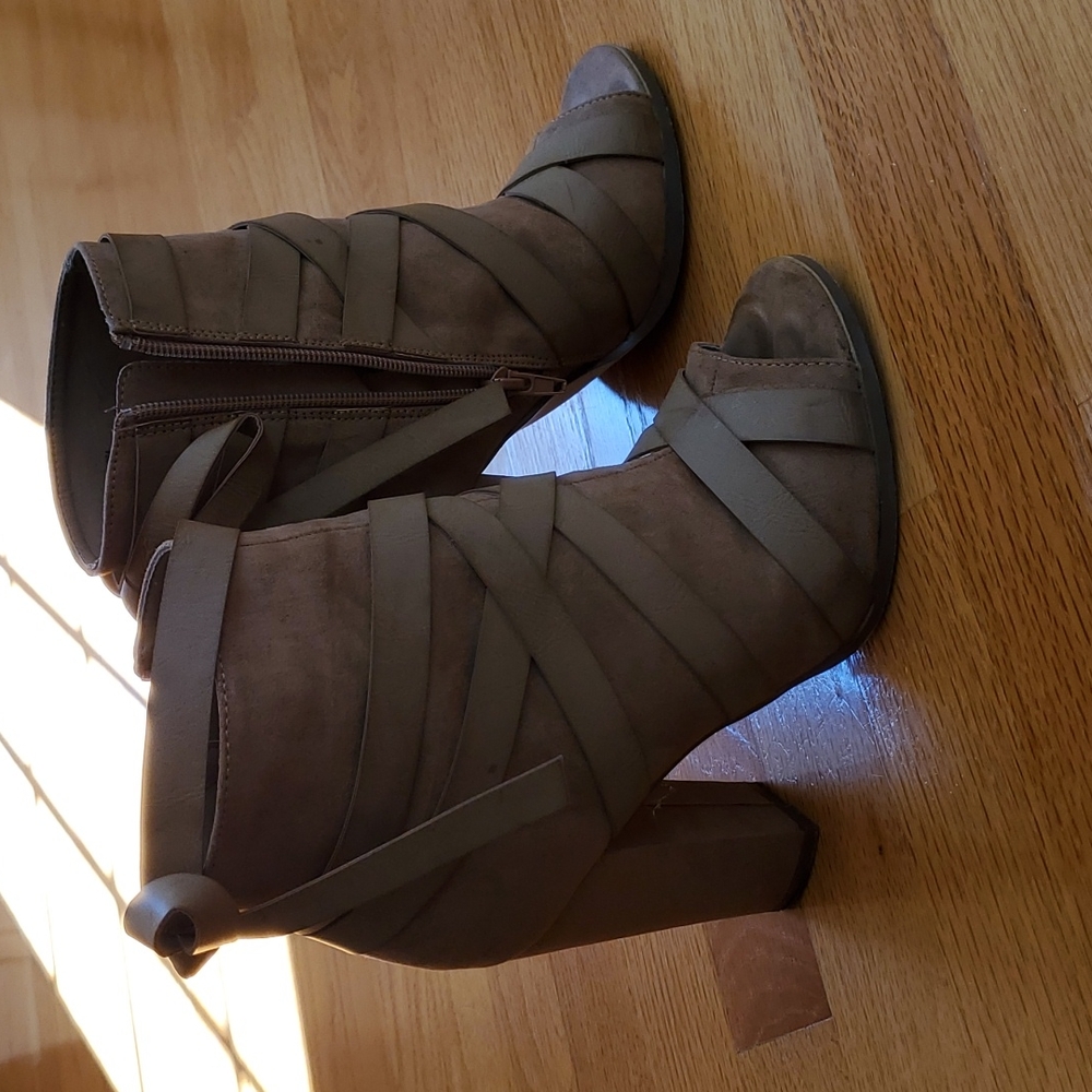 Shoes - Picture 3 of 3
